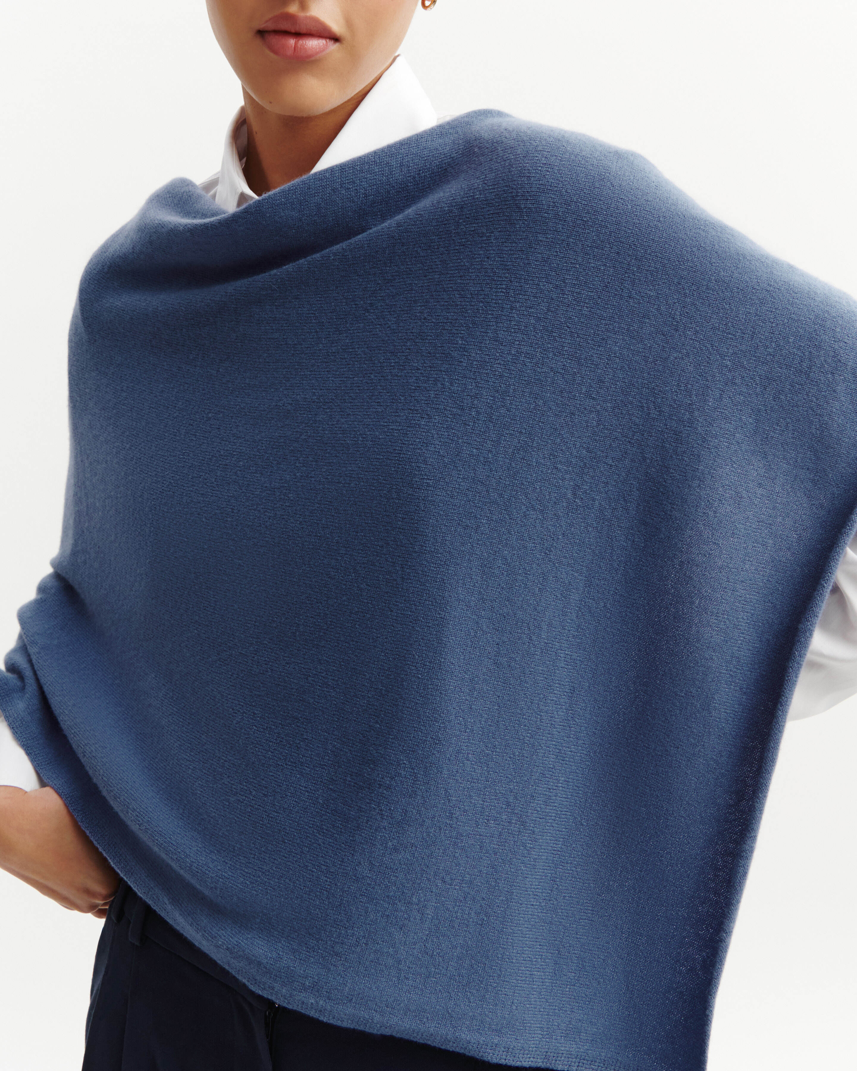 Poncho court - Image 4