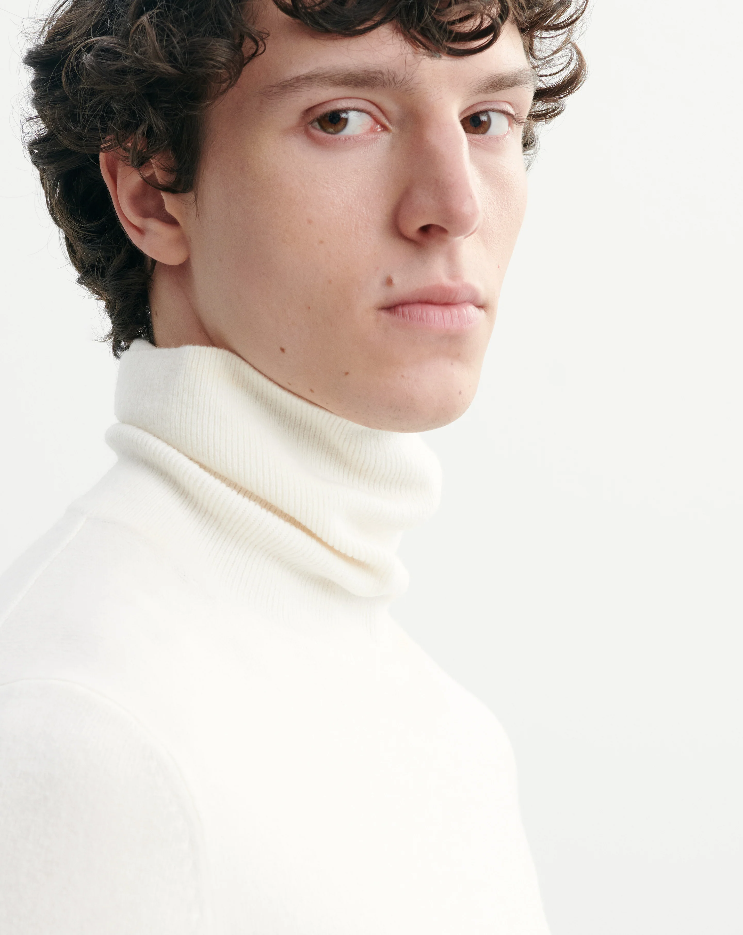 Pull col roulé classique - Image 3