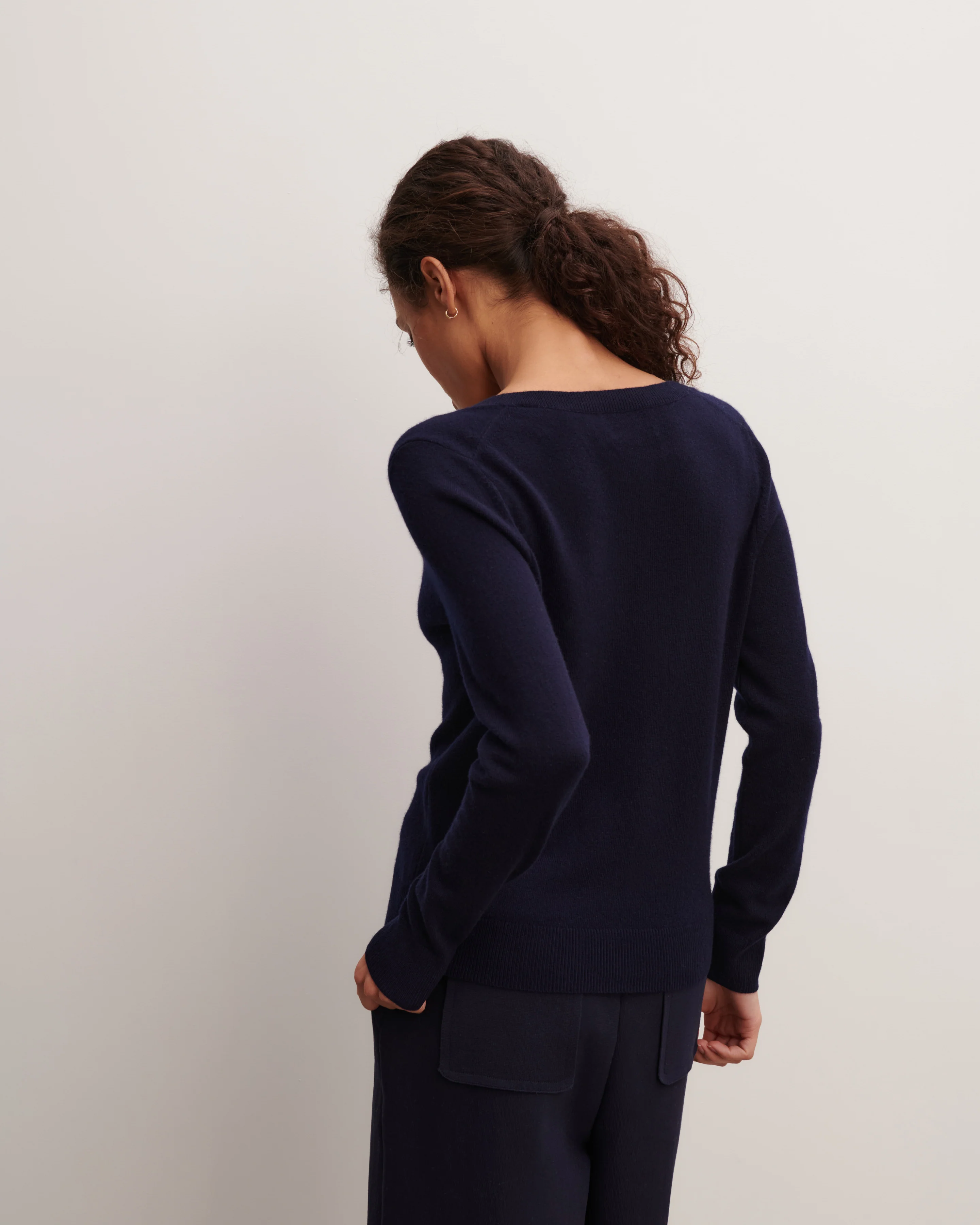 Pull col V classique - Image 3