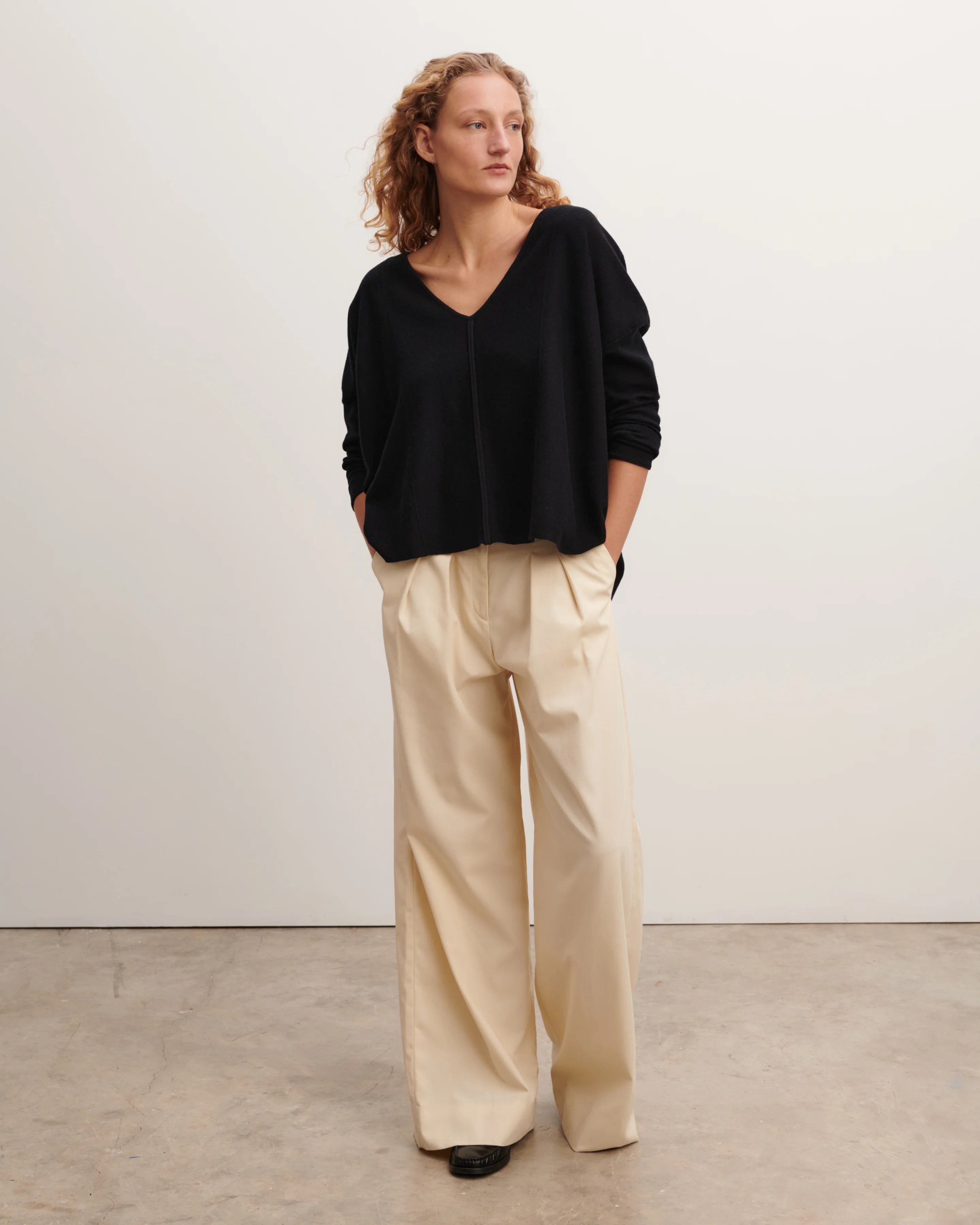 Pull col V minimaliste - Image 2