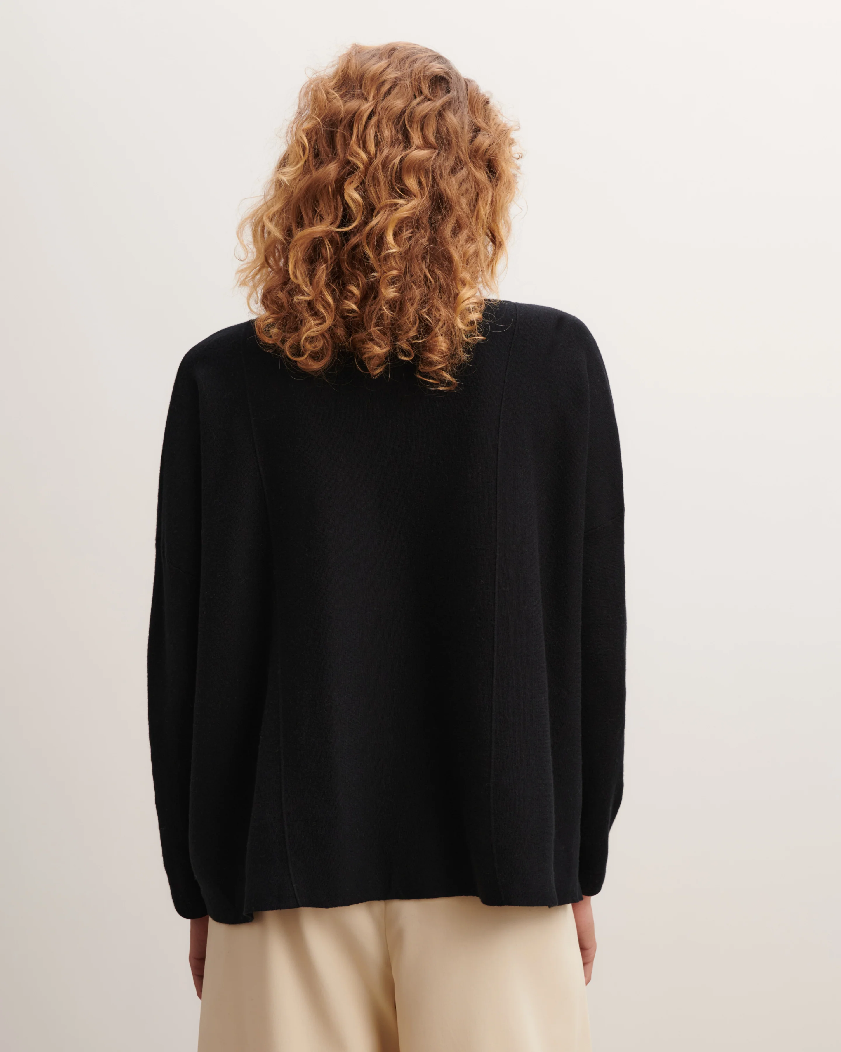 Pull col V minimaliste - Image 3
