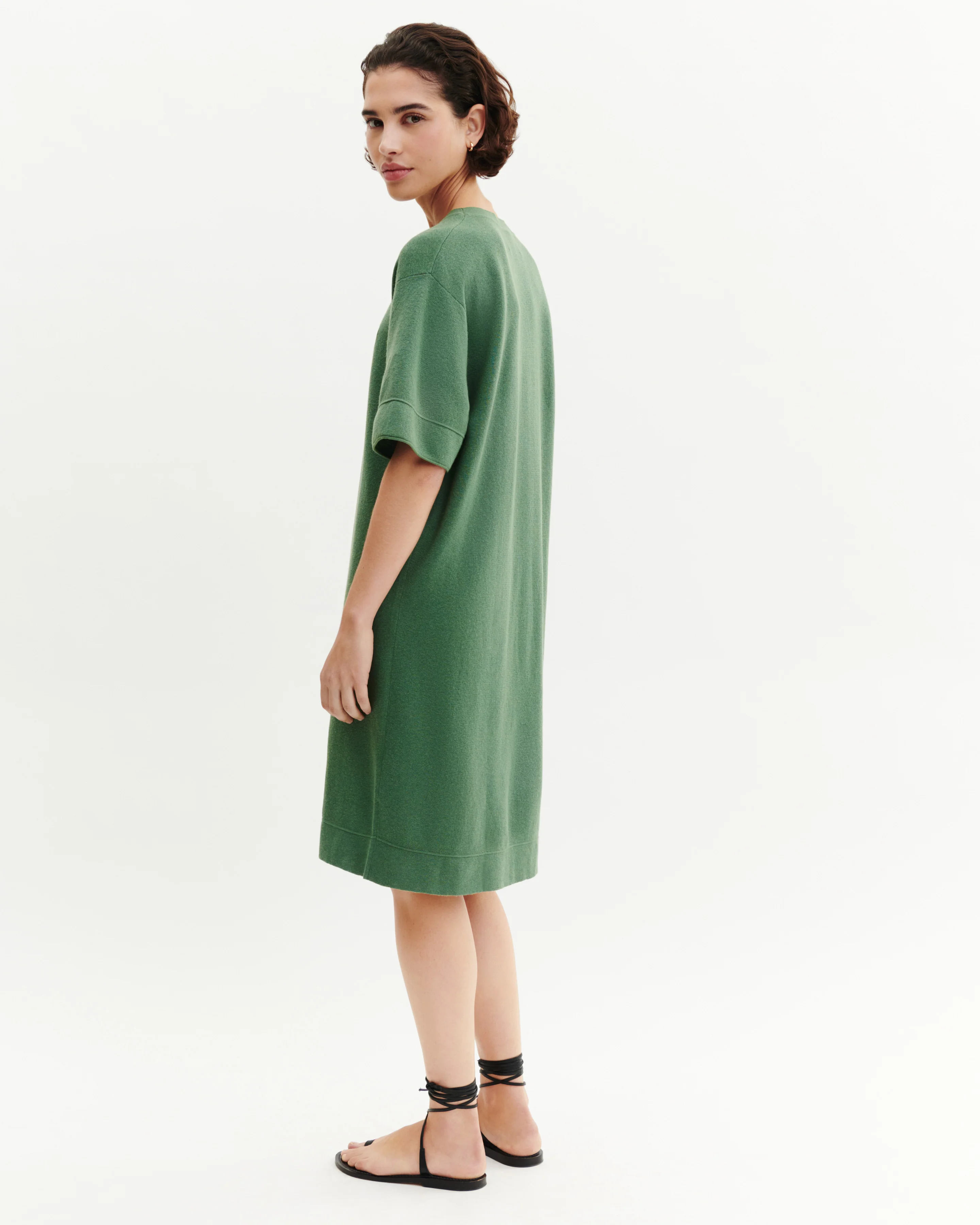 Robe courte minimaliste - Image 2