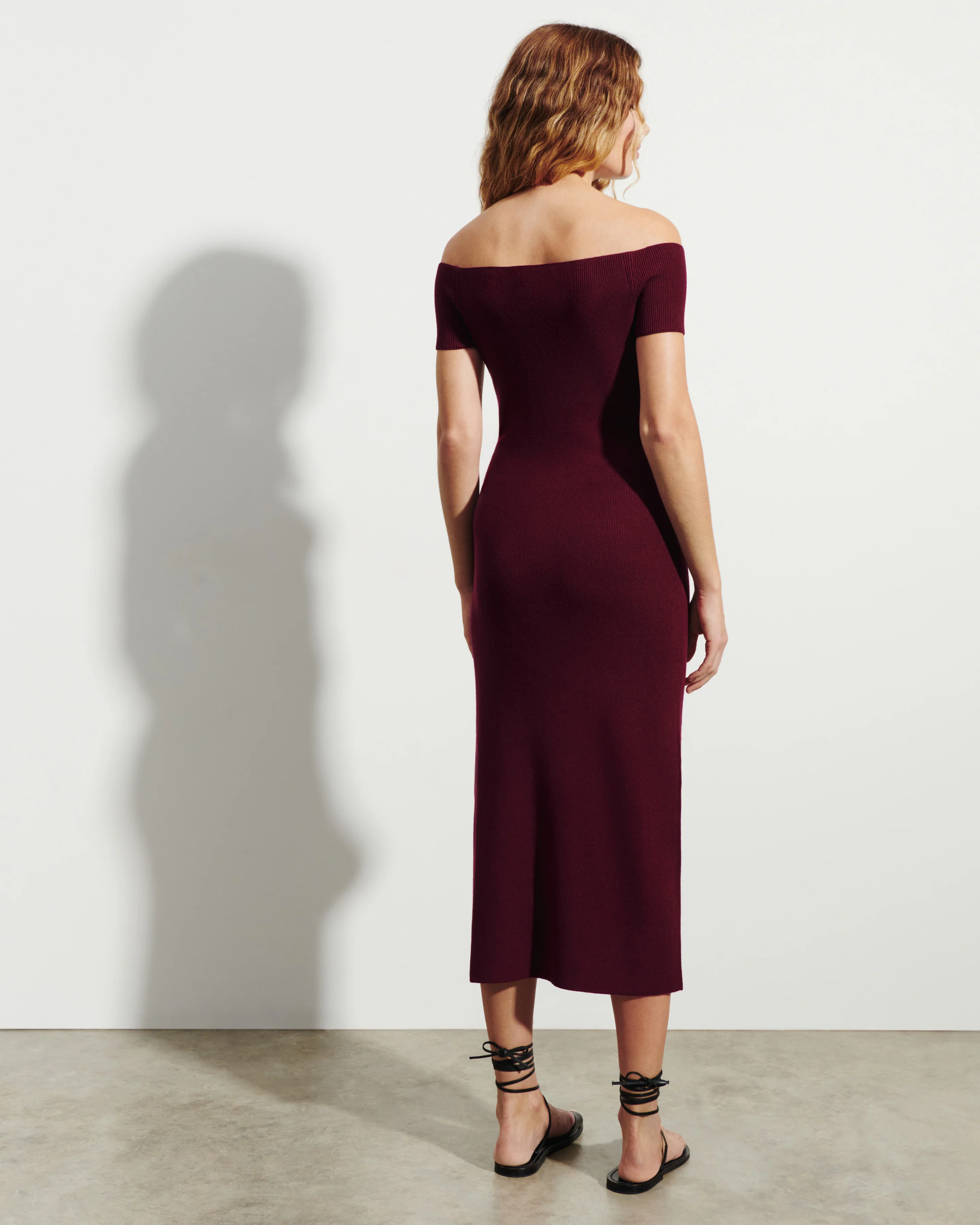 Robe midi ajustée épaules dénudées - Image 3